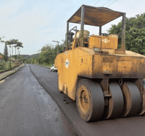 Trabalhador morre atropelado por rolo compressor em Pomerode