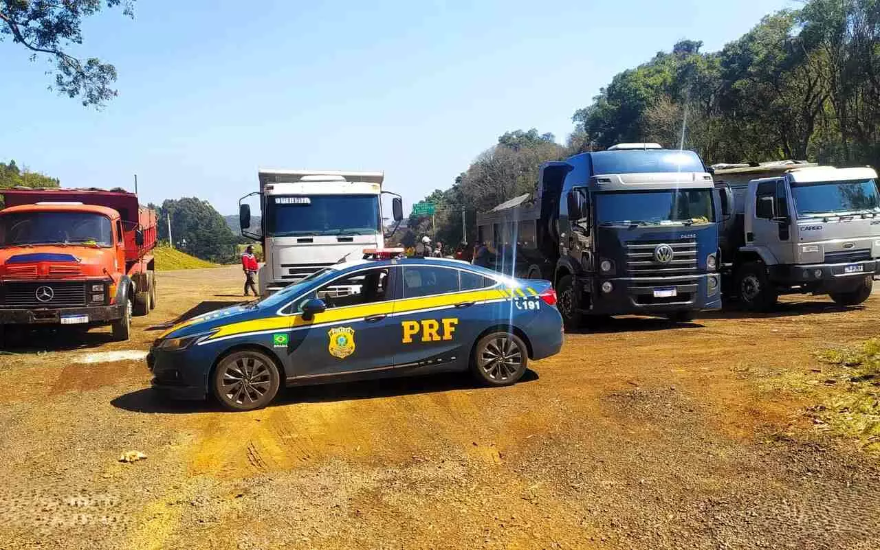 Excesso de peso: caminhões são flagrados com carga além do limite permitido em SC | Foto: PRF