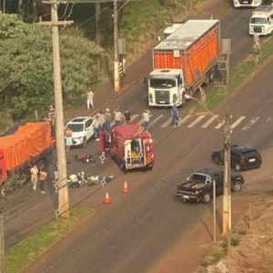 VÍDEO: motocicleta colide com caminhão no Oeste de SC | Imagem: SAER/FRON