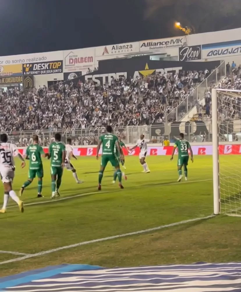 Chapecoense e Ponte Preta se enfrentaram na noite desta segunda-feira (9). Foto – Instagram/Reprodução