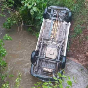 Veículo 'despenca' de ponte no Extremo Oeste de SC