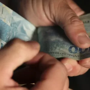 Brasileiros possuem R$ 8,56 bilhões em valores a receber; saiba como consultar