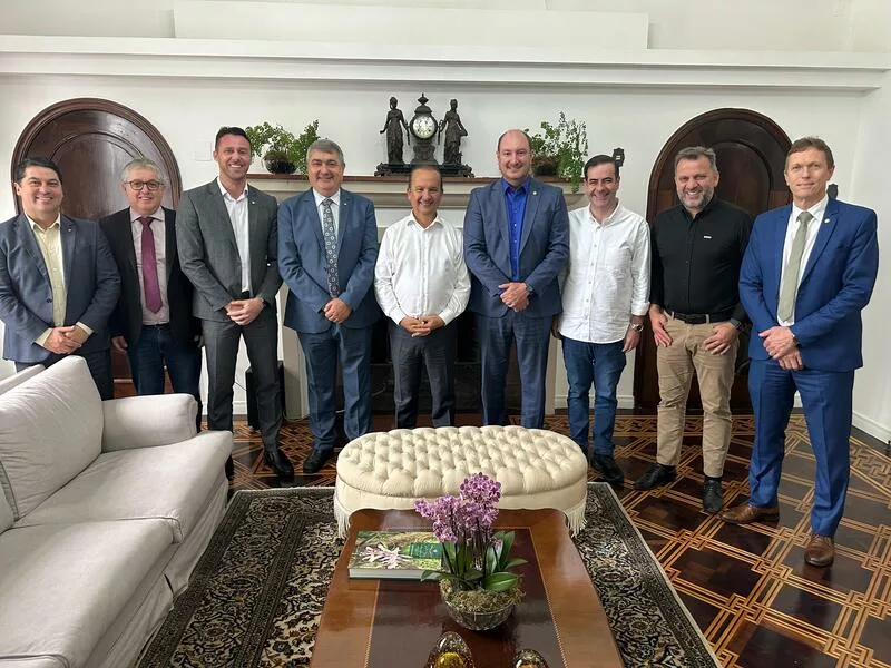 A foto oficial da reunião entre o MDB e Jorginho que selou o acordo “de corpo e alma”. Divulgação