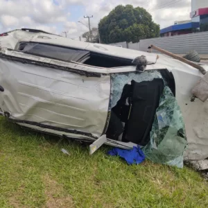 Colisão entre carros deixas duas pessoas feridas em Sombrio