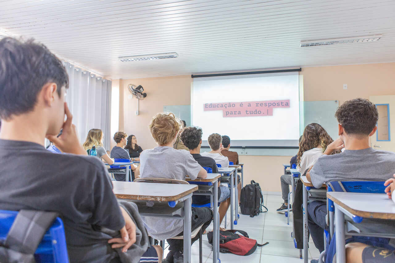 Dinheiro no currículo: Florianópolis prepara os jovens para a vida real | Imagem: PRF/Divulgação.