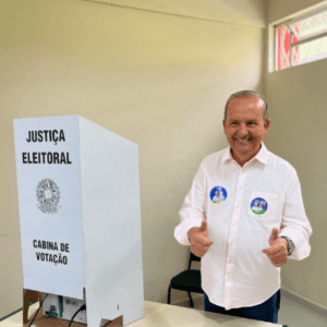 Governador Jorginho Mello vota em Herval D'Oeste; veja