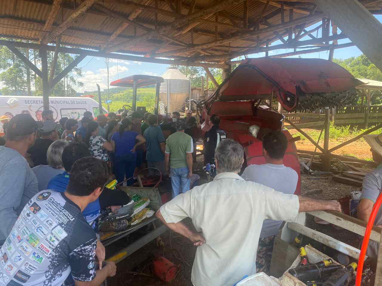 Homem morre prensado por máquina agrícola no Oeste de SC | Foto: SAER Fron/Reprodução