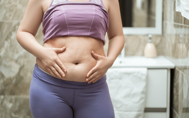 Barriga inchada pode estar relacionada a alimentação. – Foto: Canva/Reprodução