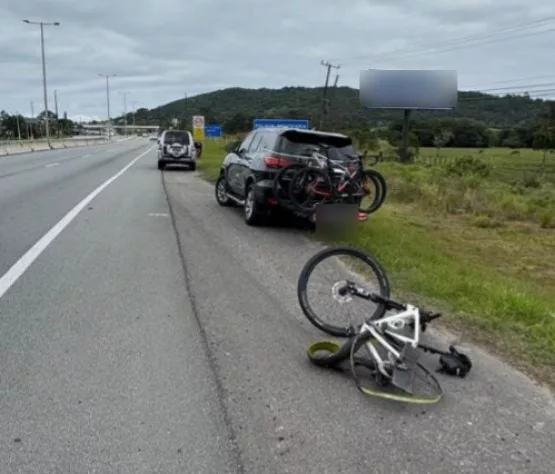 Quase terminou em tragédia: Motorista dorme ao volante e atropela ciclista em SC | Imagem: PMRv