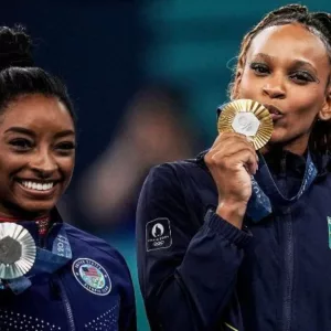 Simone Biles e Rebeca Andrade | Foto: Alexandre Loureiro/COB, via SBT News

