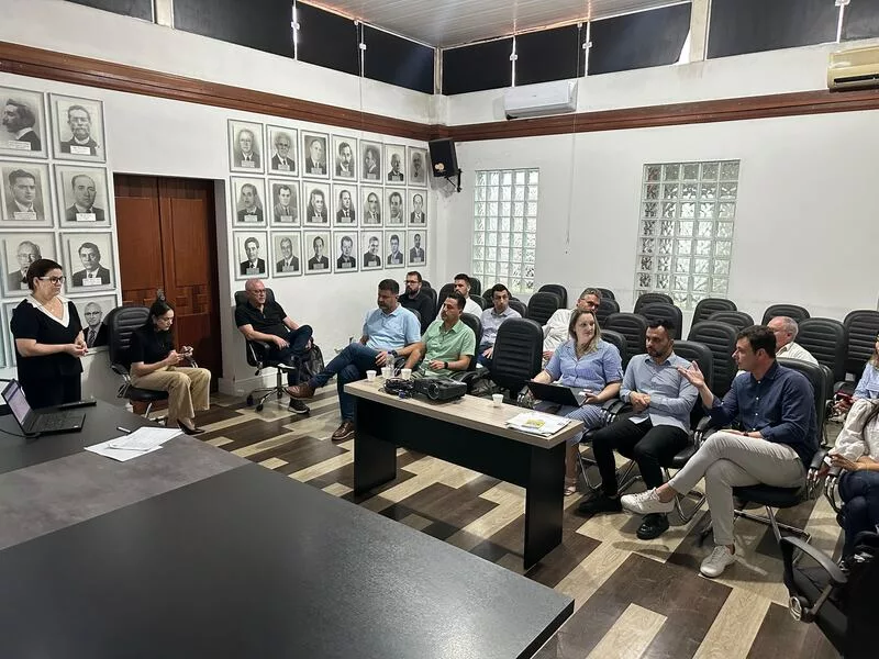 A reunião da equipe de transição de Tubarão. Fhillype Costa/Divulgação