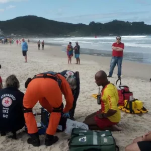 Turista que não sabia nadar morre afogado em praia de SC