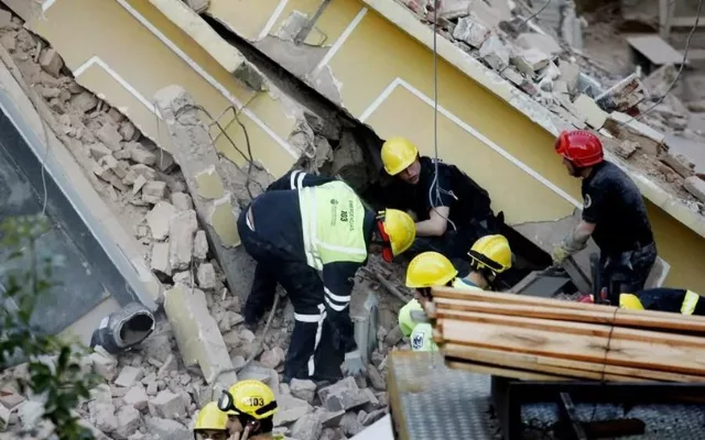 Um hotel de 10 andares desabou na madrugada desta terça-feira (29) na Argentina. – Foto: Internet/Notícias RD MSM/Reprodução