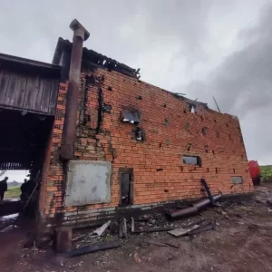 Estufa de fumo fica completamente destruída após incêndio no Alto Vale