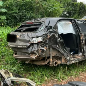 Carro 'despenca' de ribanceira após colisão no Oeste de SC | Foto: Corpo de Bombeiros