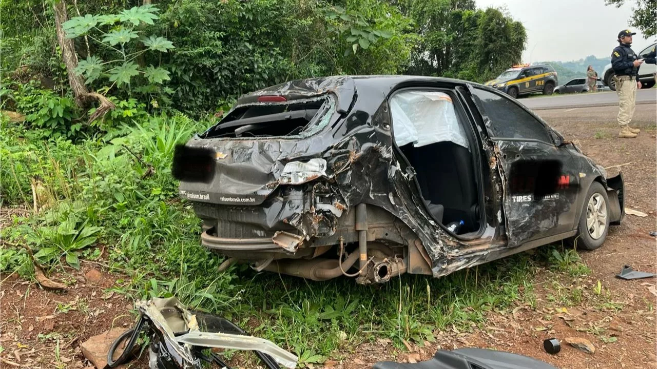 Carro ‘despenca’ de ribanceira após colisão no Oeste de SC | Foto: Corpo de Bombeiros