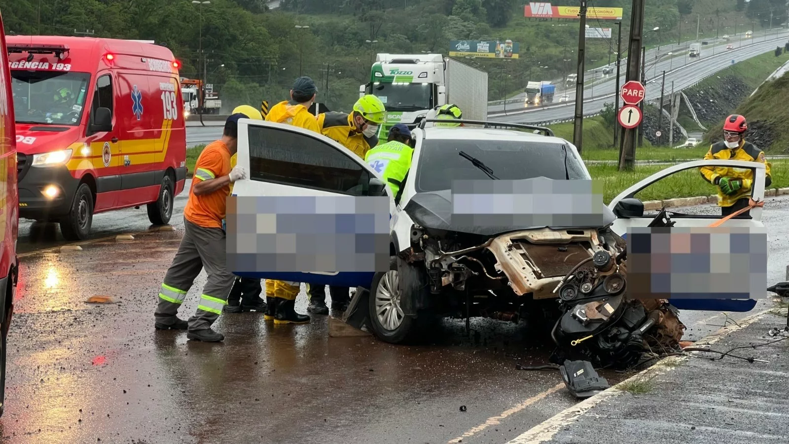 Homem fica gravemente ferido após colidir com poste na BR-480 | Foto: Bruno Reinehr / ClicRDC