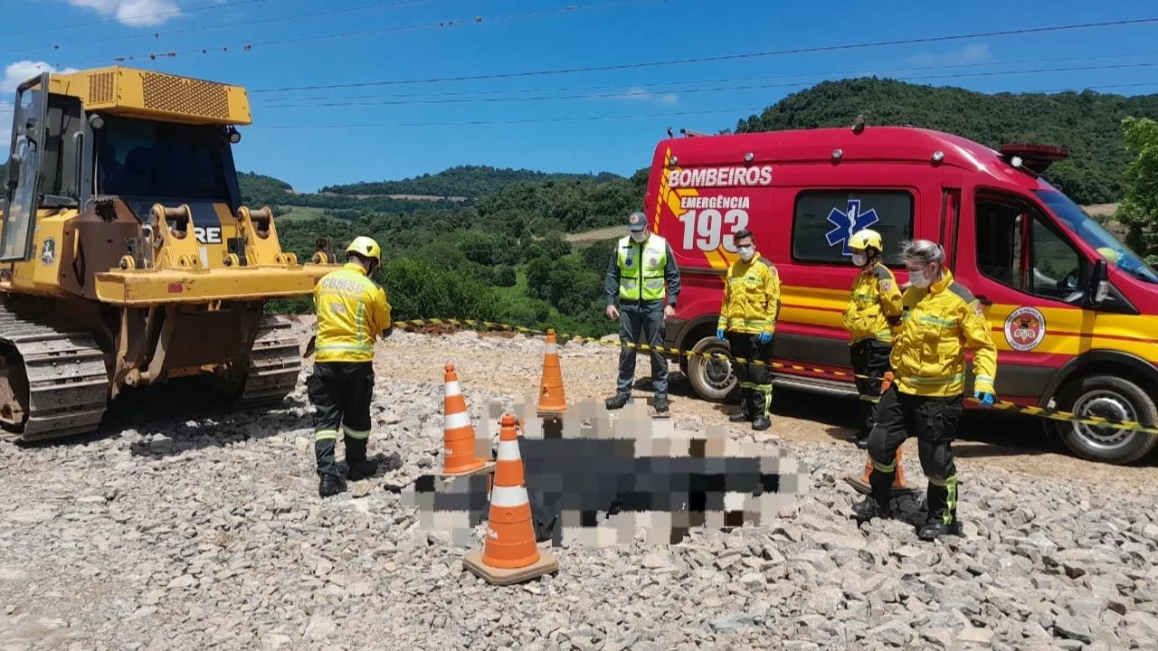 Idoso morre após ser atropelado por trator de esteira em SC | Foto: CBMSC