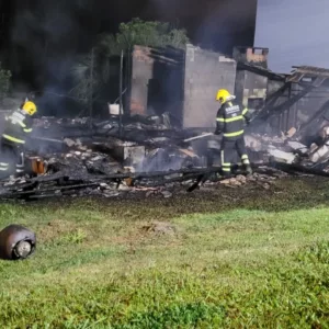 A vítima do incêndio não foi identificada | Foto: 5ºBBM