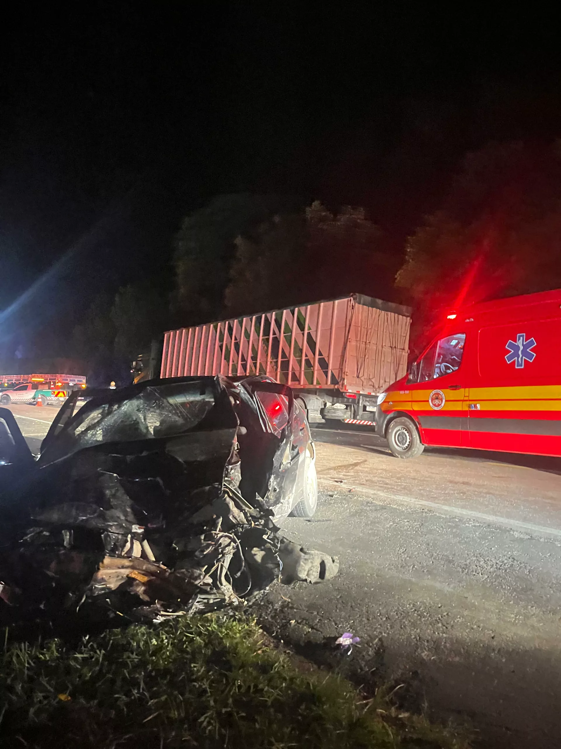 Colisão ocorreu na noite de quarta-feira (20), em Mafra
| Foto: CBMSC/Divulgação