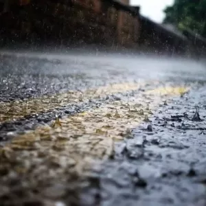 Alerta vermelho em SC acúmulo de chuva pode chegar a 100 mm nesta quarta