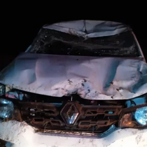 Carro capota na BR-282 e deixa cinco feridos. Imagem: Corpo de Bombeiros Militar/Reprodução