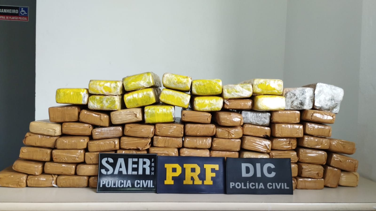 Carro 'recheado' de maconha é apreendido na SC-283