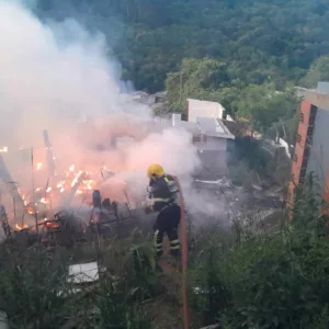 Casa que pegou fogo em Curitibanos. | Foto: CBMSC