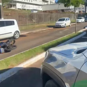 Motociclista morre após colidir com placa de sinalização em SC