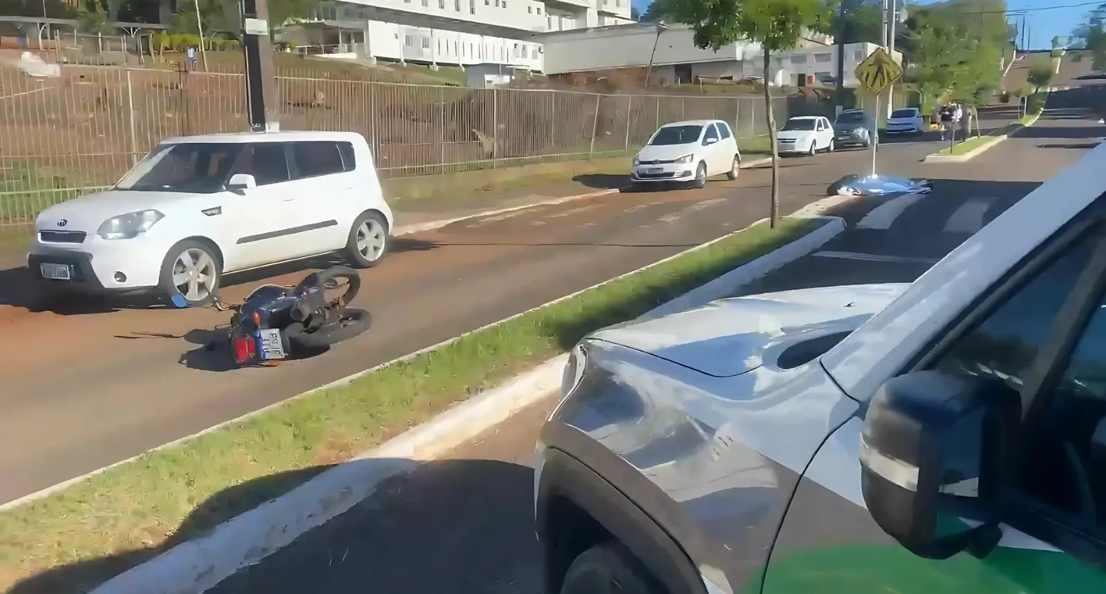 Motociclista morre após colidir com placa de sinalização em SC | Foto: Eduardo Grassi / Aconteceu Chapecó