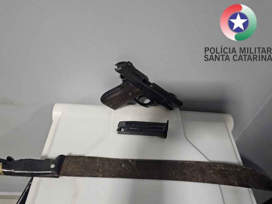 Armas apreendidas durante a operação | Foto: PMSC