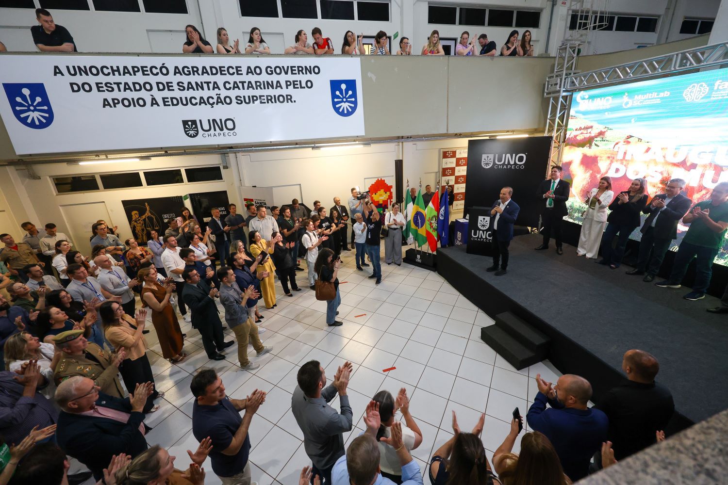 Foto: Governador em Chapecó na noite de ontem (Leo Munhoz/Secom)