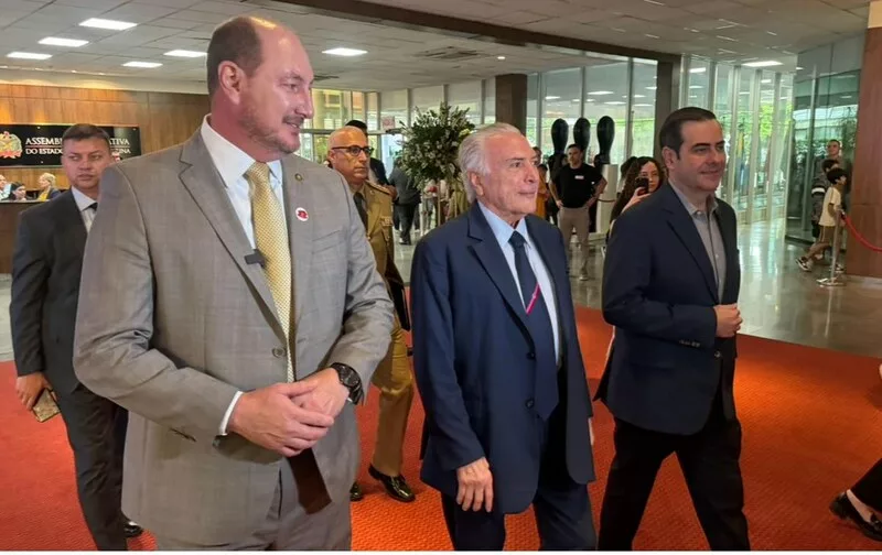 Mauro, o ex-presidente Michel Temer e Chiodini, durante evento na Alesc. Foto: Roberto Azevedo/SCC10.