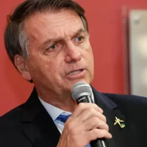 Mesmo inelegível, Bolsonaro diz que será candidato à presidência em 2026 | Alan Santos/PR