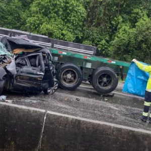 Engavetamento na BR-101 deixa duas vítimas em SC