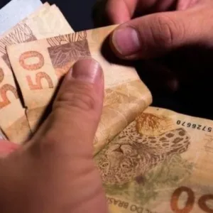 O que fazer com o 13° salário? | Foto: Reprodução/SBT News