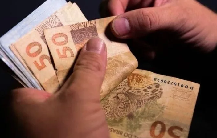O que fazer com o 13° salário? | Foto: Reprodução/SBT News