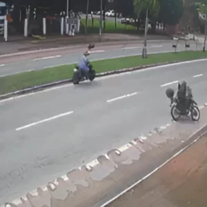 VÍDEO: Motorista é baleado enquanto andava de moto em SC | Foto: Polícia Civil