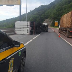 A fila no local chega a três quilômetros | Foto: PRF Paraná/Divulgação 