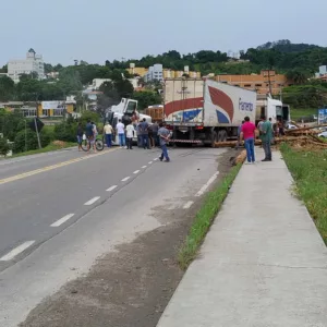 Colisão ocorreu na BR-470. Foto: Redes Sociais/Reprodução 