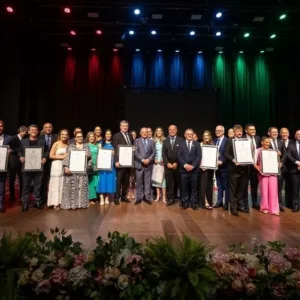 Câmara Municipal de Criciúma entrega honrarias em Sessão Solene