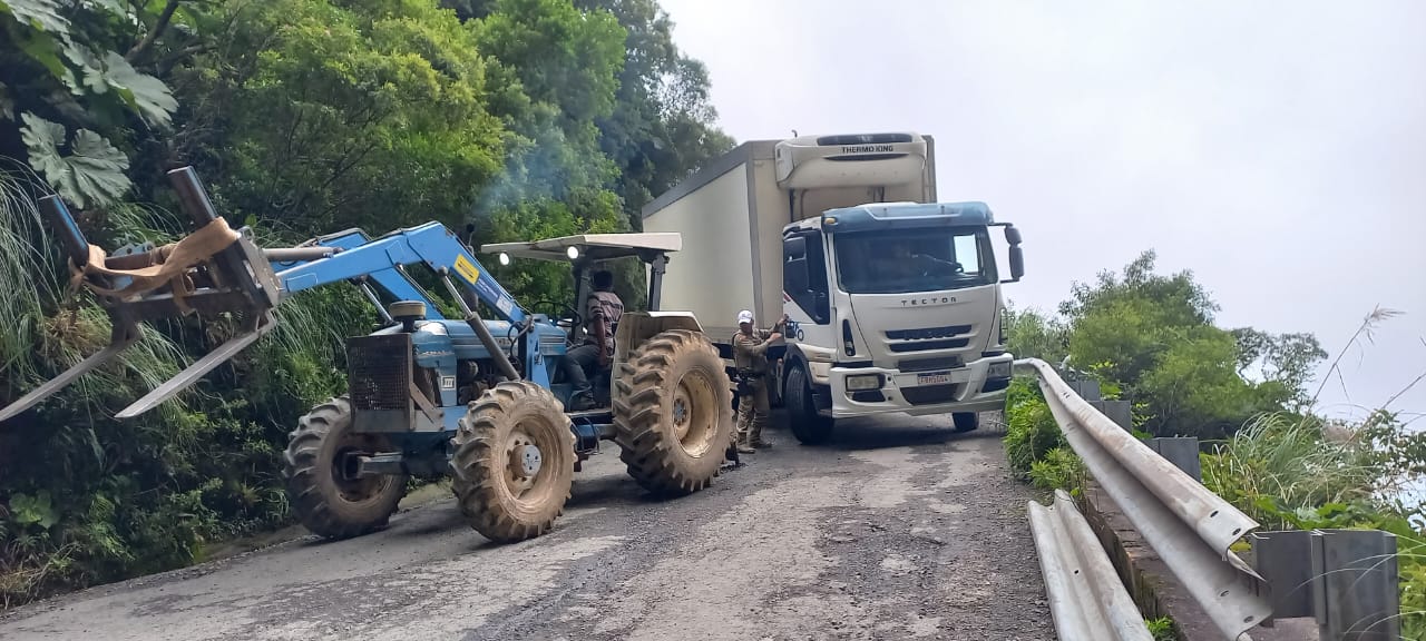 Após 16 horas de interdição, Serra do Corvo Branco é liberada