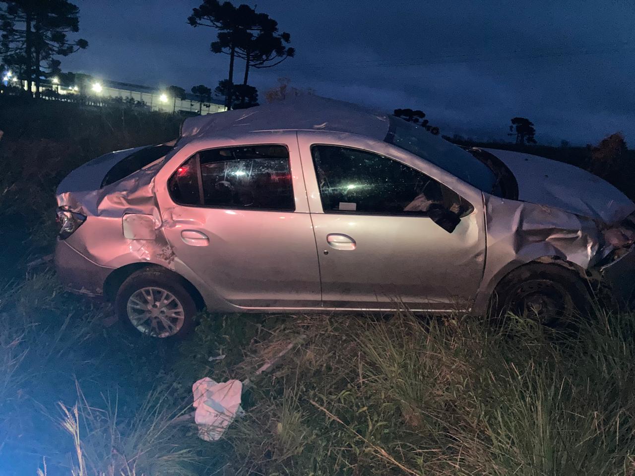 Carro capota e deixa feridos em São Joaquim | Foto: CBMSC