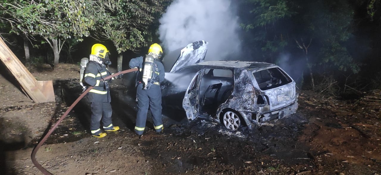 Veículo possui placas de Barracão/PR | Imagem: Corpo de Bombeiros/Reprodução