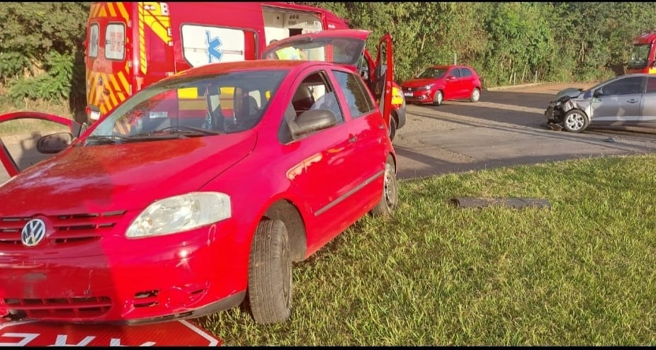 Colisão em trevo da BR-282 deixa duas pessoas feridas