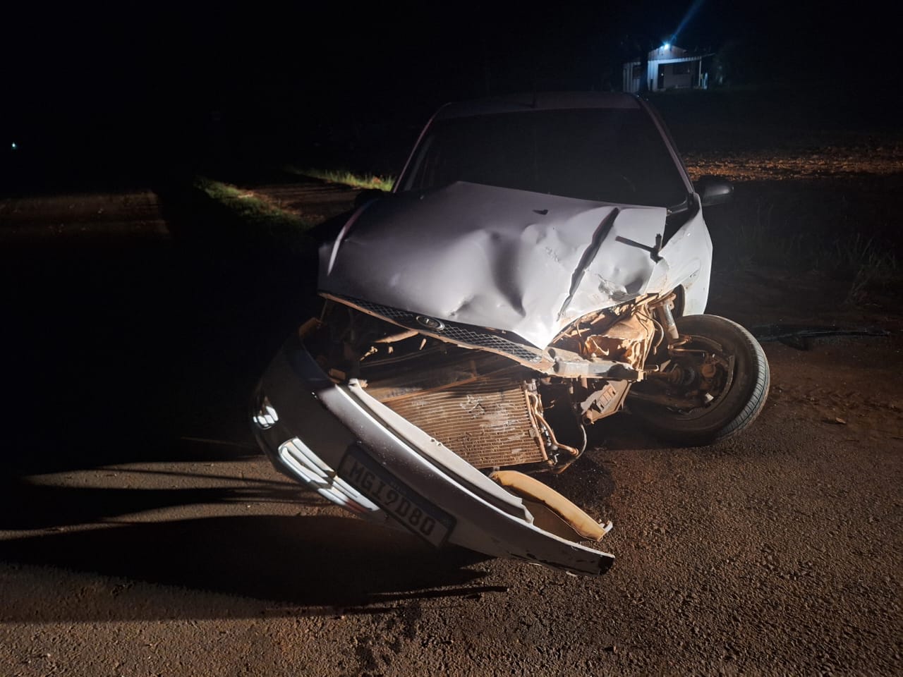 Colisão entre carros deixa dois feridos em Curitibanos. | Foto: PMRv