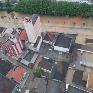 Alerta de perigo e mais de mil afetados pela chuva; a previsão do tempo para SC. - Foto: Coredec/Joinville/Reprodução