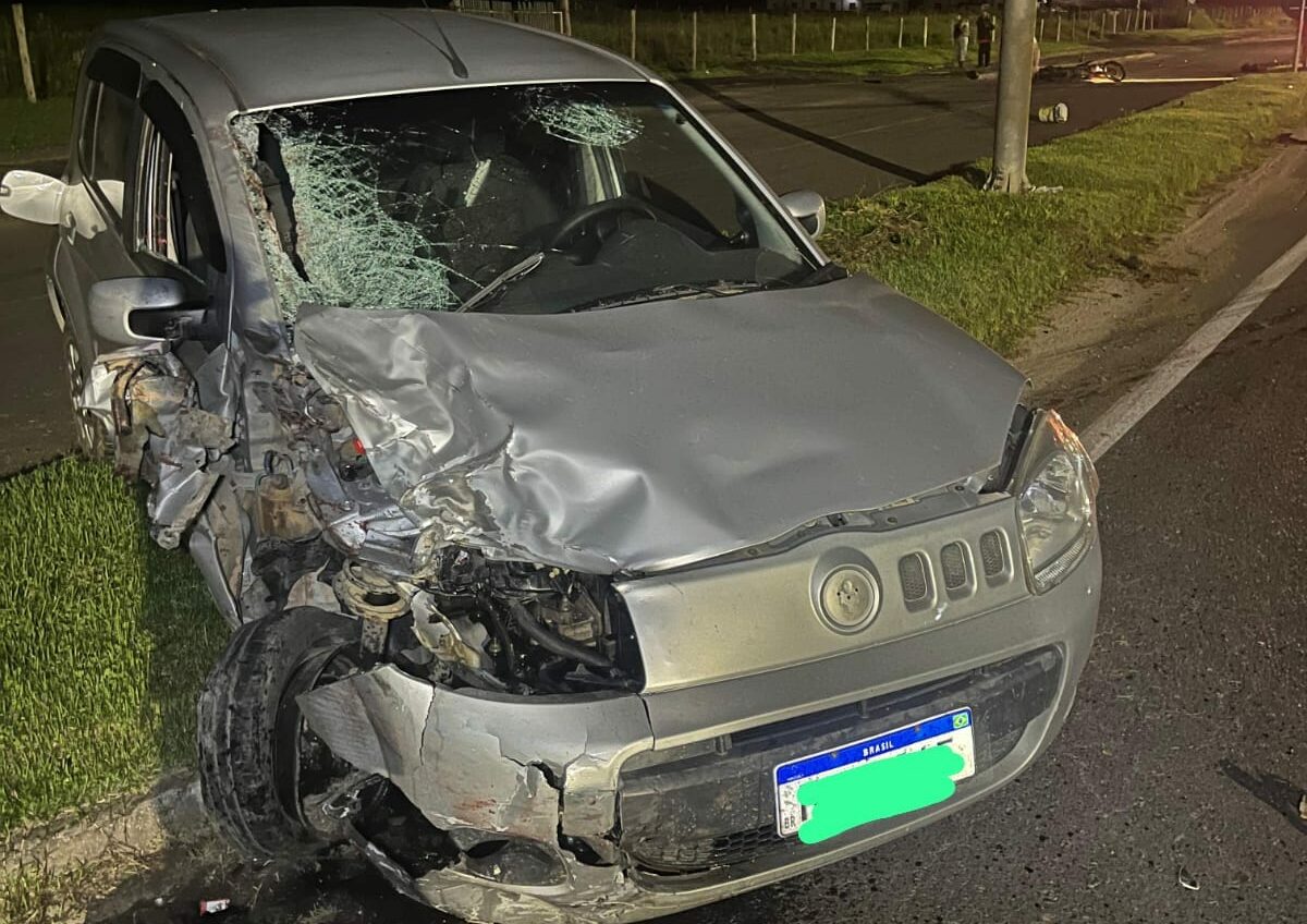 Grave colisão entre carro e moto deixa duas pessoas mortas na SC-410. | Foto: Corpo de Bombeiros/Divulgação