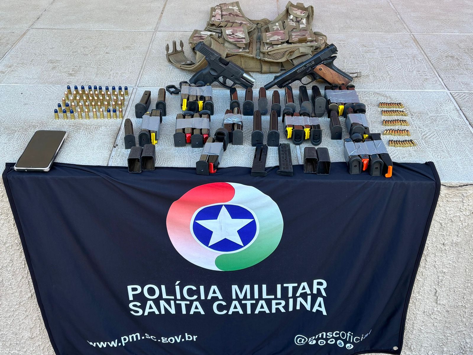 Homem é preso em Lages com armas e munições furtadas. | Foto: PMSC Lages