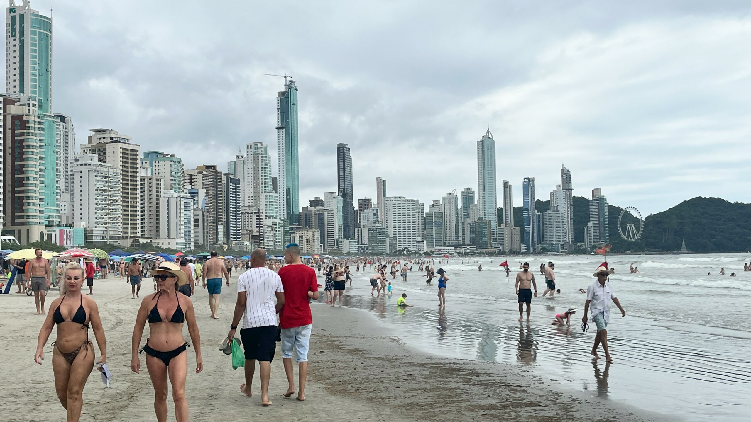 ‘Balneário Camboriú para todos’: cidade é o destino certo para os turistas no verão | Foto: Rubens Felipe / SCC10